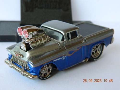 MAISTO -  2 -  MUSCLE MACHINES - 1955 CHEVROLET CAMEO PICKUP