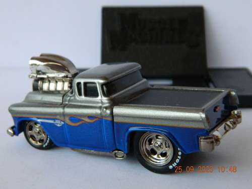 MAISTO -  2 -  MUSCLE MACHINES - 1955 CHEVROLET CAMEO PICKUP
