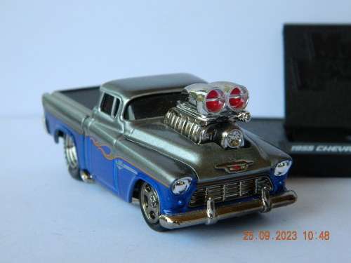 MAISTO -  2 -  MUSCLE MACHINES - 1955 CHEVROLET CAMEO PICKUP