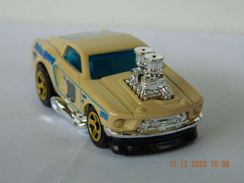 HOTWHEELS - 9 -   1968  MUSTANG  - DTX47