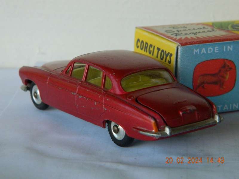 CORGI TOYS  -  238  -  JAGUAR SALOON MK. 10