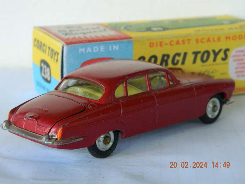 CORGI TOYS  -  238  -  JAGUAR SALOON MK. 10