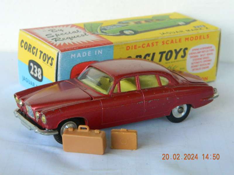 CORGI TOYS  -  238  -  JAGUAR SALOON MK. 10