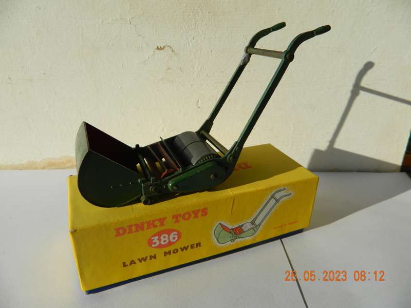 DINKY TOYS  -  386  -  LAWN MOWER