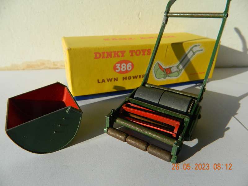 DINKY TOYS  -  386  -  LAWN MOWER