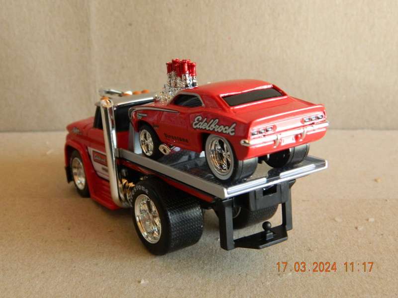 MAISTO -  02 - MUSCLE MACHINES -  CHEVROLET C60 FLATBED AND CHEVROLET CAMARO CAR