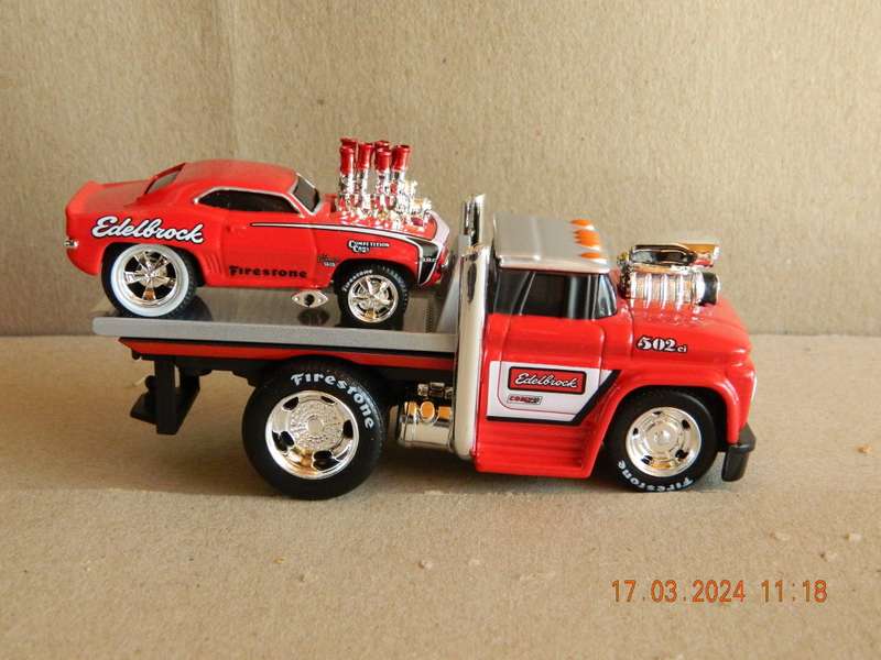 MAISTO -  02 - MUSCLE MACHINES -  CHEVROLET C60 FLATBED AND CHEVROLET CAMARO CAR