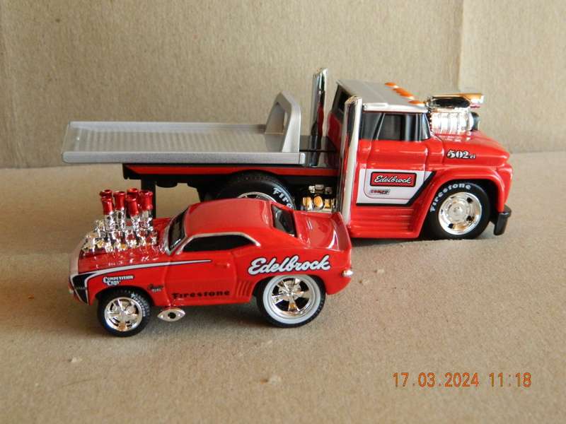 MAISTO -  02 - MUSCLE MACHINES -  CHEVROLET C60 FLATBED AND CHEVROLET CAMARO CAR