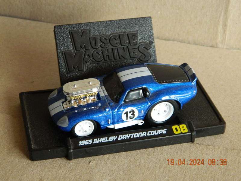 MAISTO -  8  -  MUSCLE MACHINES -  1965 SHELBY DAYTONA COUPE