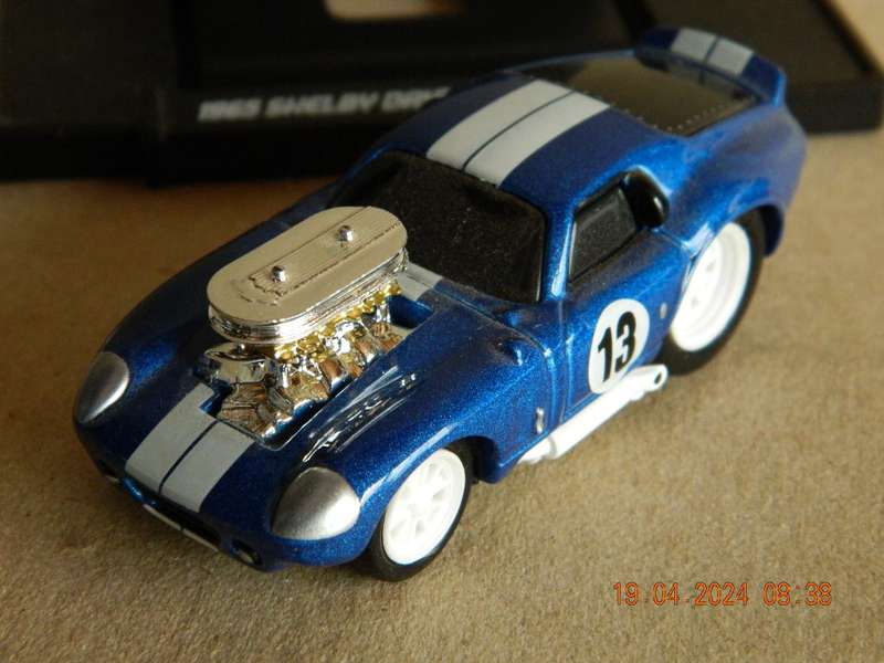 MAISTO -  8  -  MUSCLE MACHINES -  1965 SHELBY DAYTONA COUPE