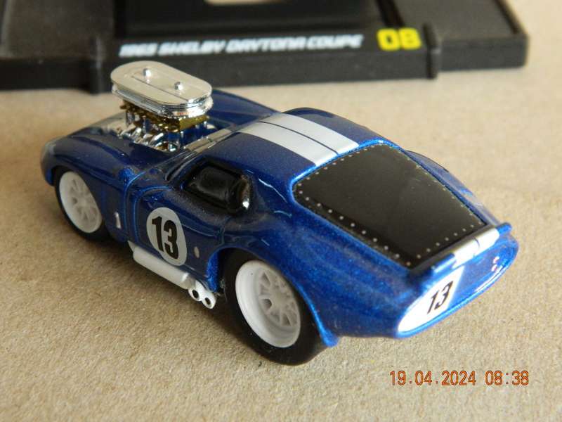MAISTO -  8  -  MUSCLE MACHINES -  1965 SHELBY DAYTONA COUPE