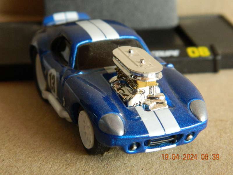 MAISTO -  8  -  MUSCLE MACHINES -  1965 SHELBY DAYTONA COUPE