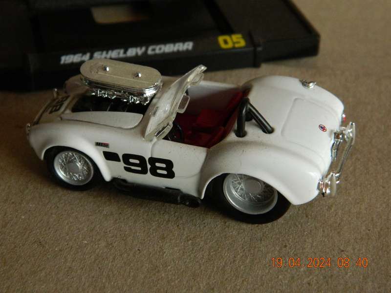 MAISTO -  05  -  MUSCLE MACHINES -  1964  SHELBY COBRA