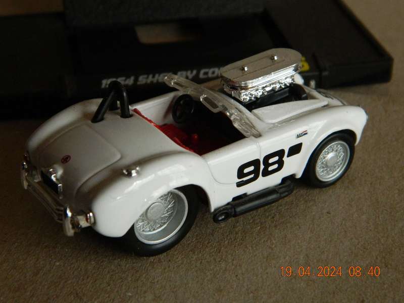 MAISTO -  05  -  MUSCLE MACHINES -  1964  SHELBY COBRA