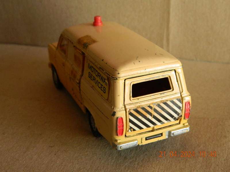 DINKY TOYS  -  417  -  FORD TRANSIT  - `MOTORWAY`