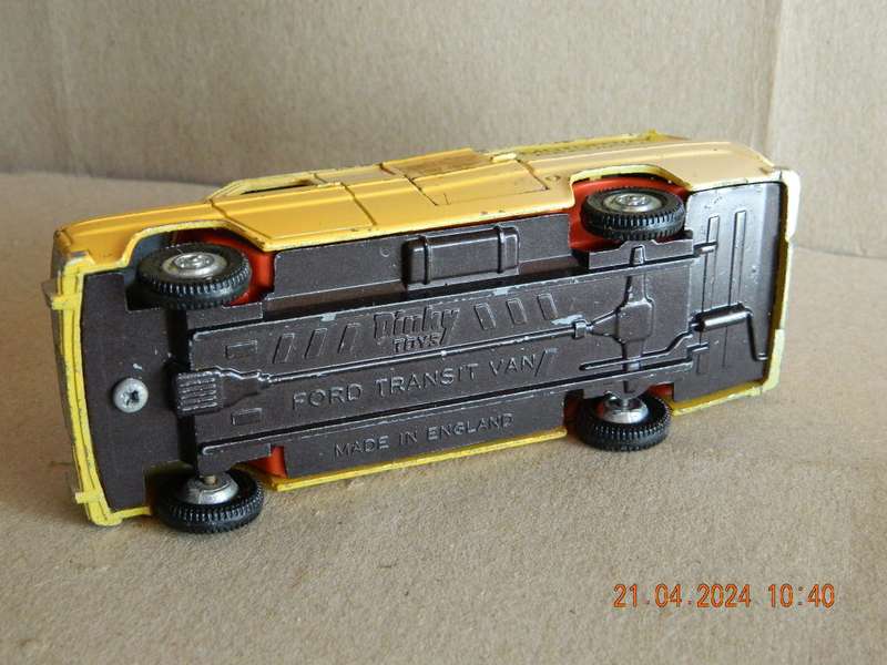 DINKY TOYS  -  417  -  FORD TRANSIT  - `MOTORWAY`