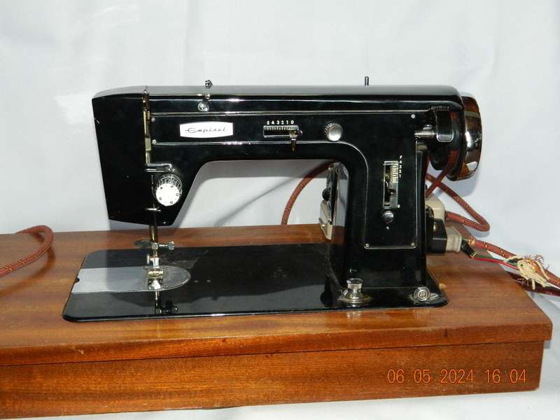 ANTIQUE SEWING MACHINE - EMPISAL - GOLD LINE - MODEL GL-3
