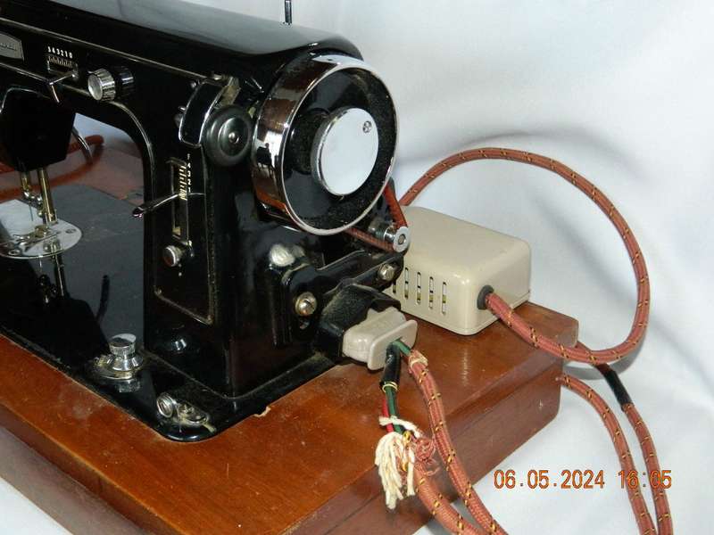 ANTIQUE SEWING MACHINE - EMPISAL - GOLD LINE - MODEL GL-3