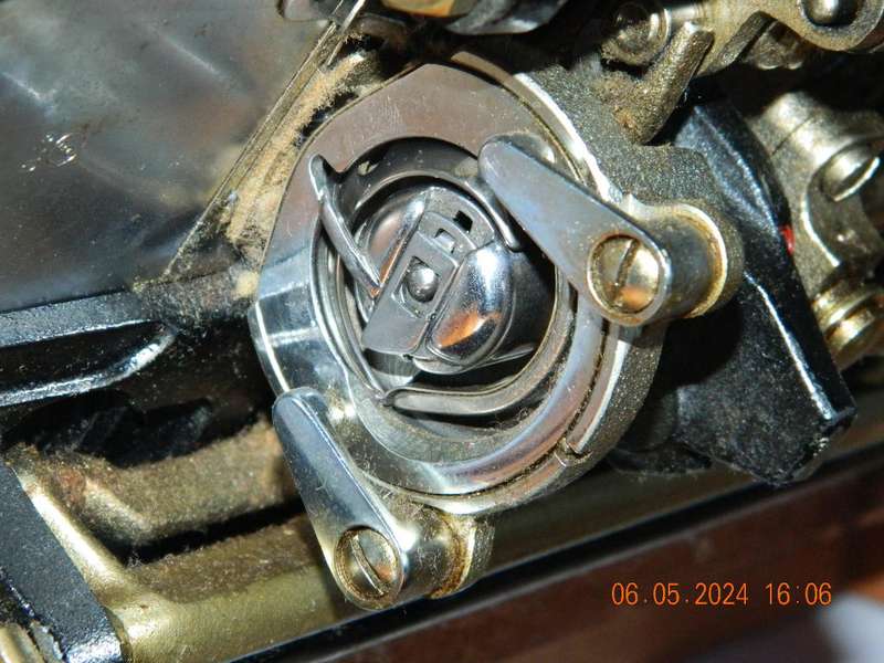 ANTIQUE SEWING MACHINE - EMPISAL - GOLD LINE - MODEL GL-3