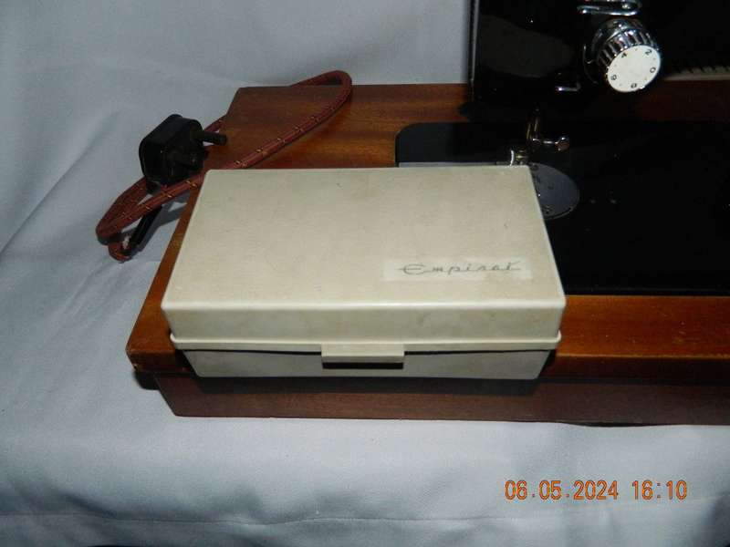 ANTIQUE SEWING MACHINE - EMPISAL - GOLD LINE - MODEL GL-3