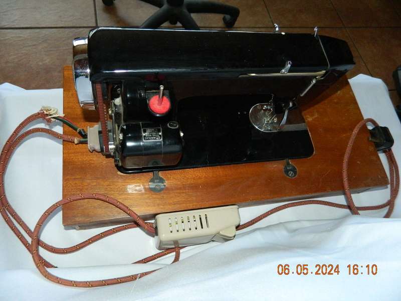 ANTIQUE SEWING MACHINE - EMPISAL - GOLD LINE - MODEL GL-3