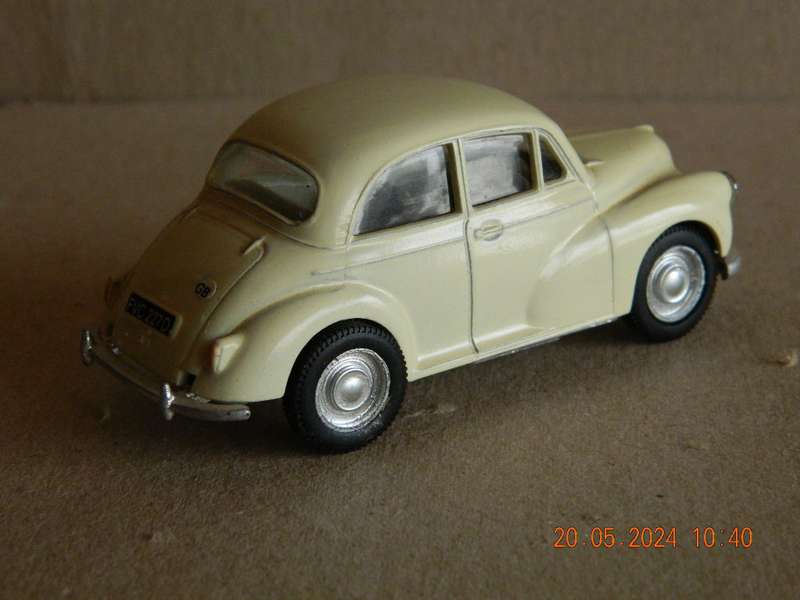 CORGI TOYS  -   MORRIS MINOR