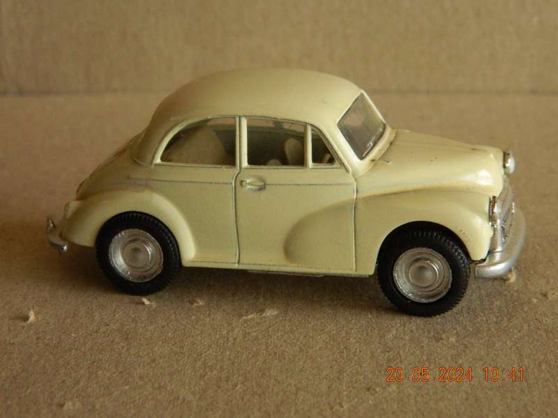 CORGI TOYS  -   MORRIS MINOR