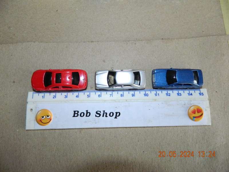 HO -  TRAIN SET ACCESSORIES - 10 MIXED CARS