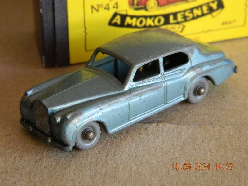MATCHBOX SERIES  -  44  -   ROLLS-ROYCE SILVER CLOUD