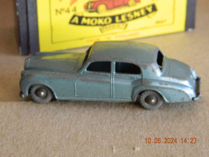 MATCHBOX SERIES  -  44  -   ROLLS-ROYCE SILVER CLOUD