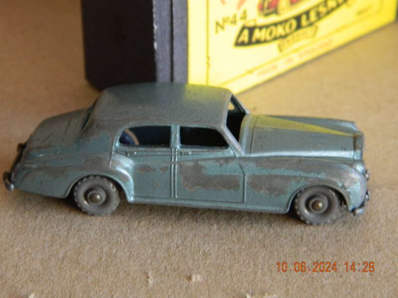 MATCHBOX SERIES  -  44  -   ROLLS-ROYCE SILVER CLOUD