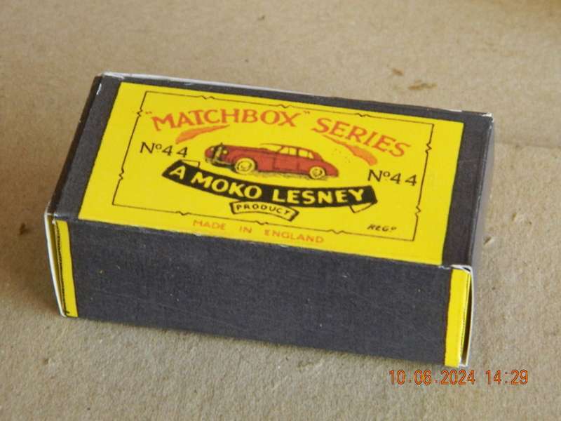 MATCHBOX SERIES  -  44  -   ROLLS-ROYCE SILVER CLOUD