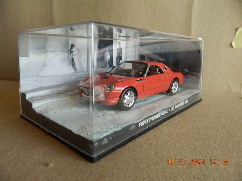 UNIVERSAL HOBBIES -  JAMES BOND 007 -  FORD THUNDERBIRD - DIE ANOTHER DAY