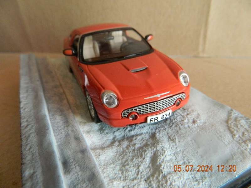 UNIVERSAL HOBBIES -  JAMES BOND 007 -  FORD THUNDERBIRD - DIE ANOTHER DAY