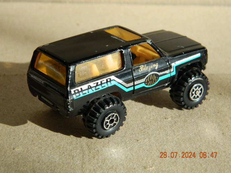 UNKNOWN  -  1090 -   BLAZER TRUCK