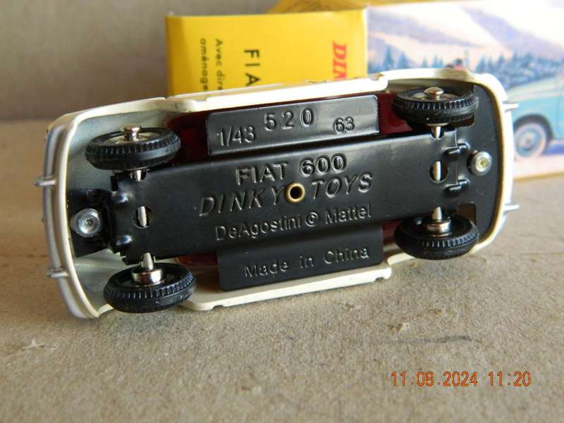 DINKY TOYS  -  520  -   FIAT 600D - NOREV MODEL