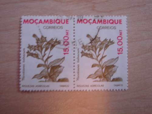1990 - MOCAMBIQUE Tabaco Plant 15 MT horizontal pair used, stamped