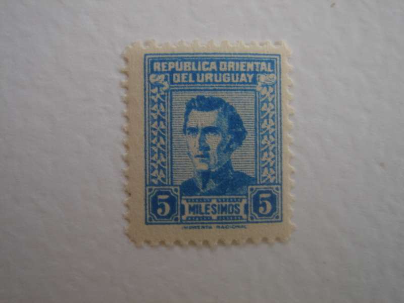 1939 Uruguay - Artigas 5 m blue SG849 MNH