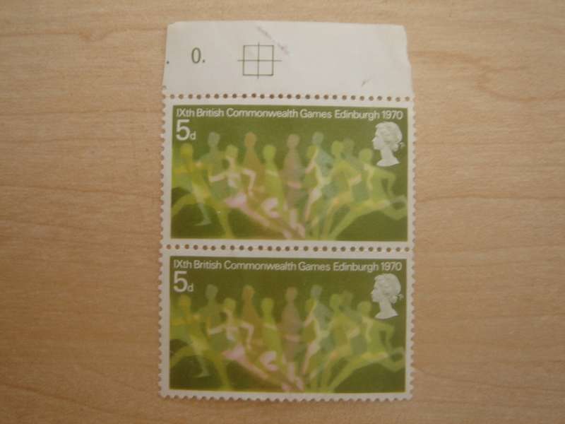 1970 Great Britain - Commonwealth Games 5 d vertical pair MNH with border