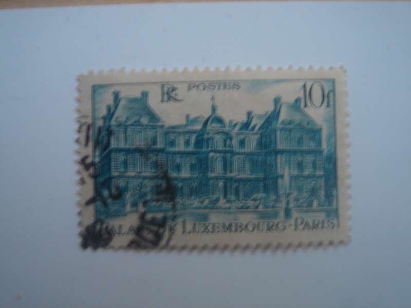 1946 France - Palais de Luxembourg 10 F used, stamped