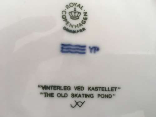 ROYAL COPENHAGEN CHRISTMAS PLATE "THE OLD SKATING POND" 1989