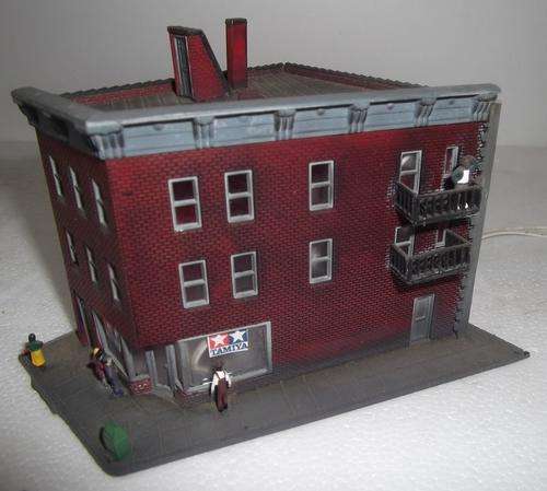 N Scale Corner Shop