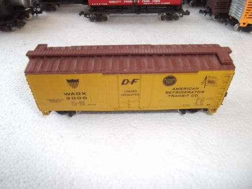 N Scale Box Car