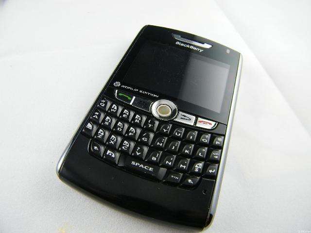 Unlocked Smartphone Blackberry 8830 GSM/CDMA +Free gift 4GB Memory Card