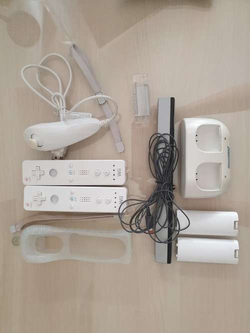 Wii Console White with balance board and games