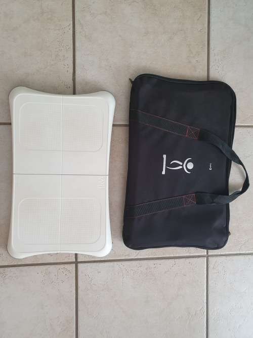 Wii Console White with balance board and games