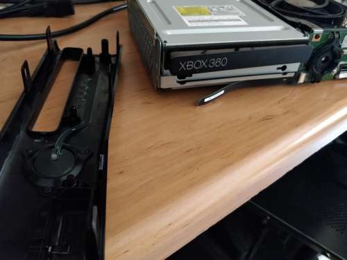 Xbox 360 Slim (Faulty) + Power supply