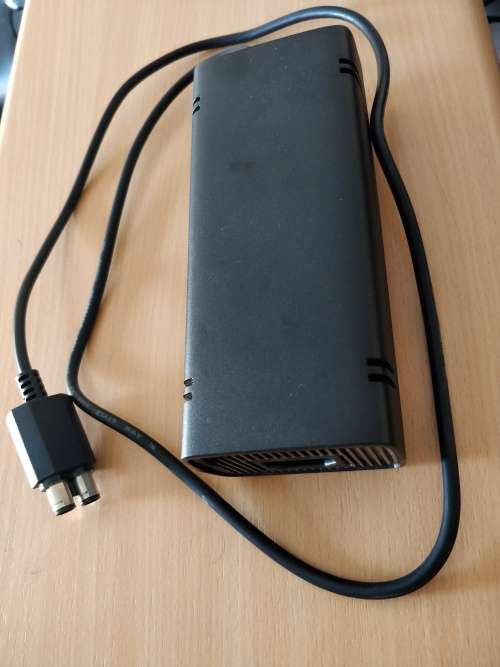 Xbox 360 Slim (Faulty) + Power supply
