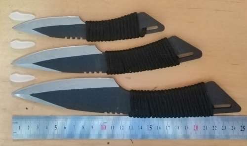 THROWING KNIVES