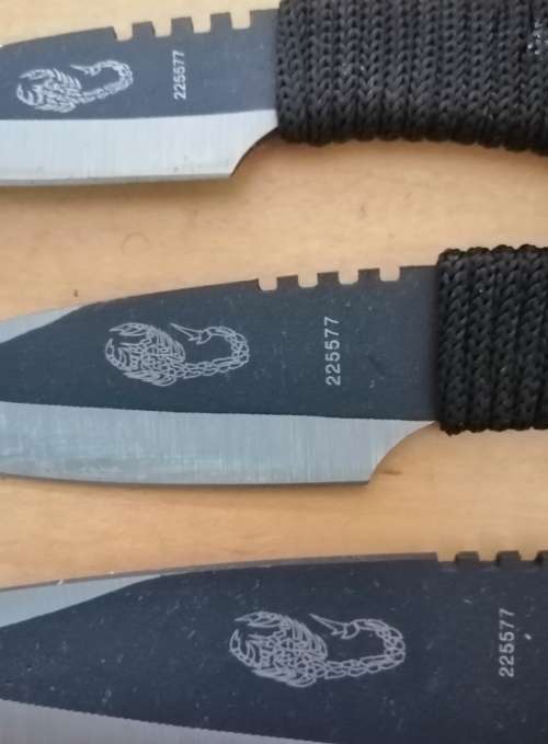 THROWING KNIVES